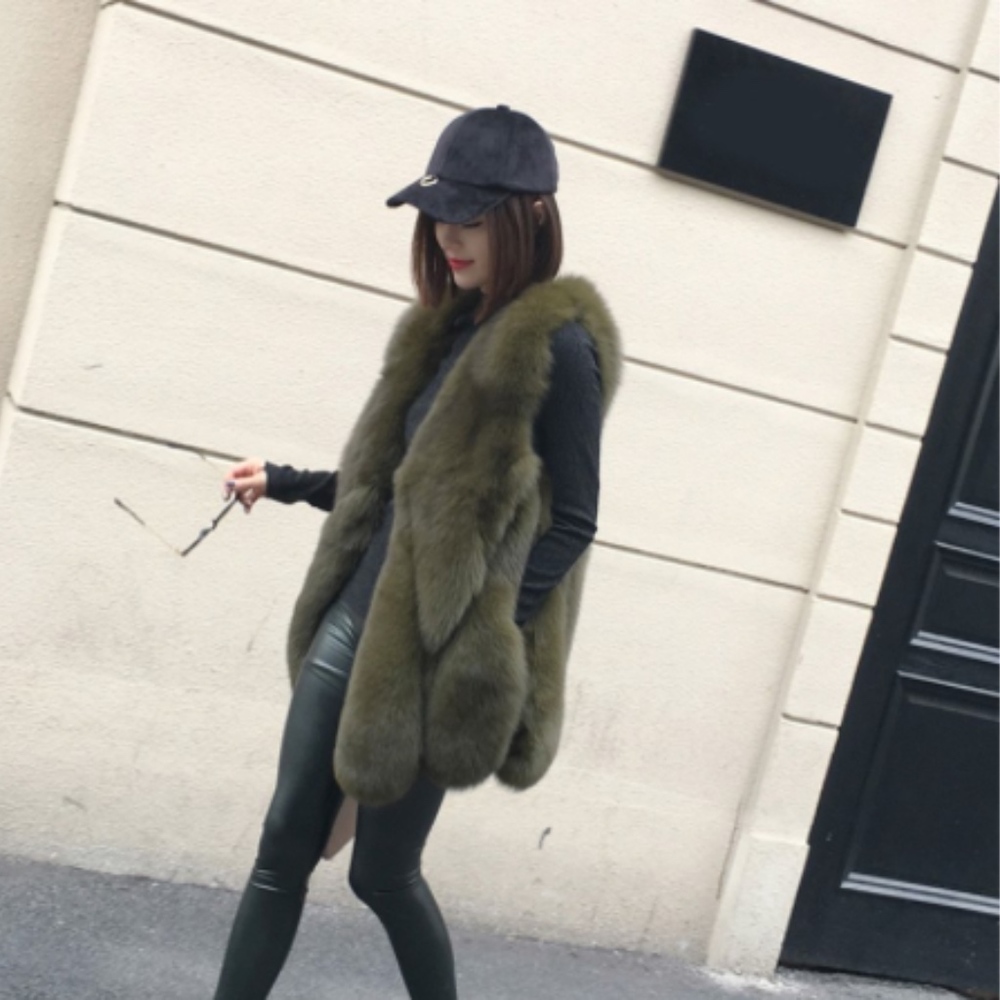 Beautiful womens Faux Fur Vest_brand new